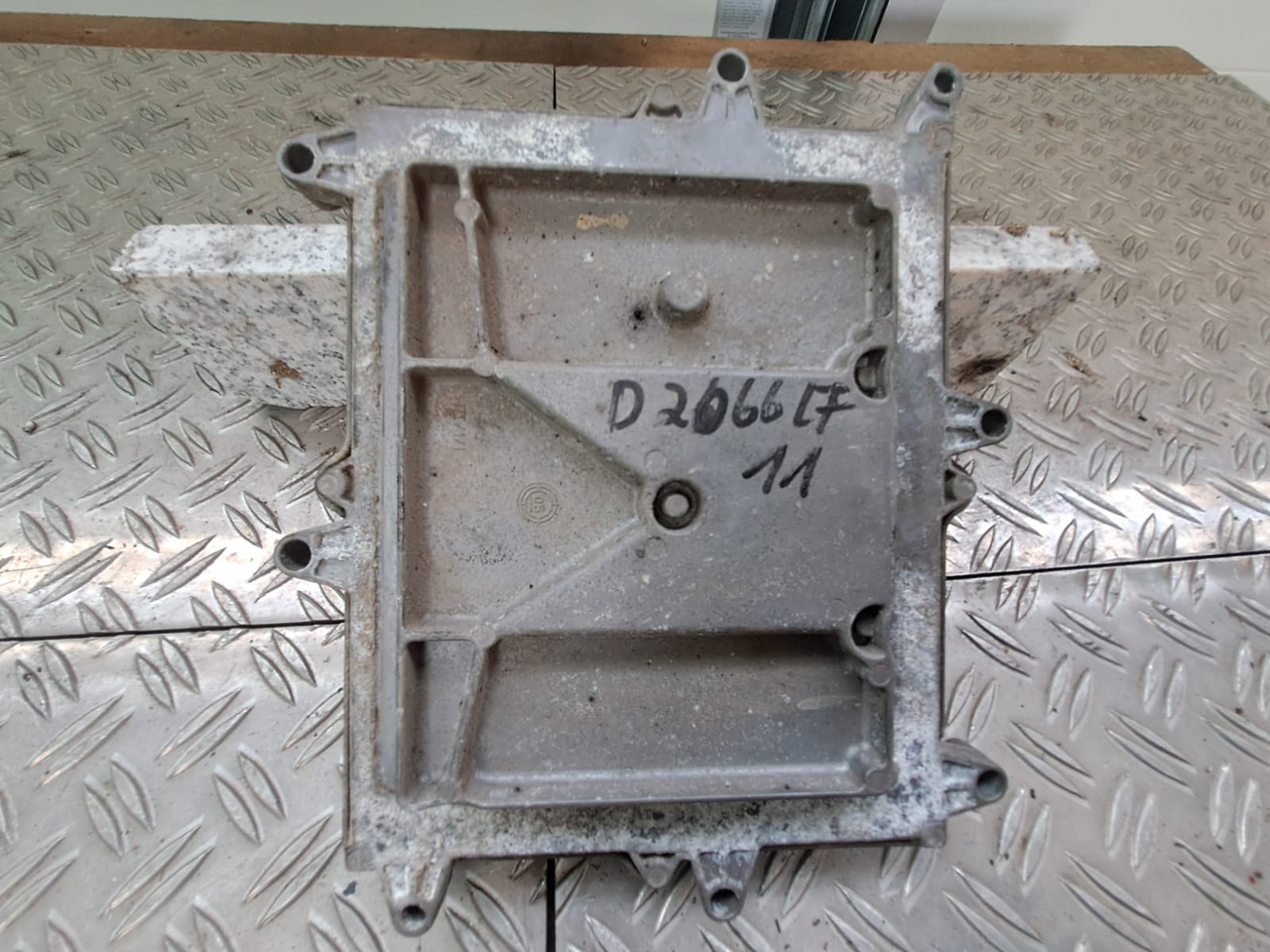 MAN TGA 19.430 / D 2066 LF 11 - Centralina electrónica por Camião: foto 3 MAN TGA 19.430 / D 2066 LF 11 - Centralina electrónica por Camião: foto 3