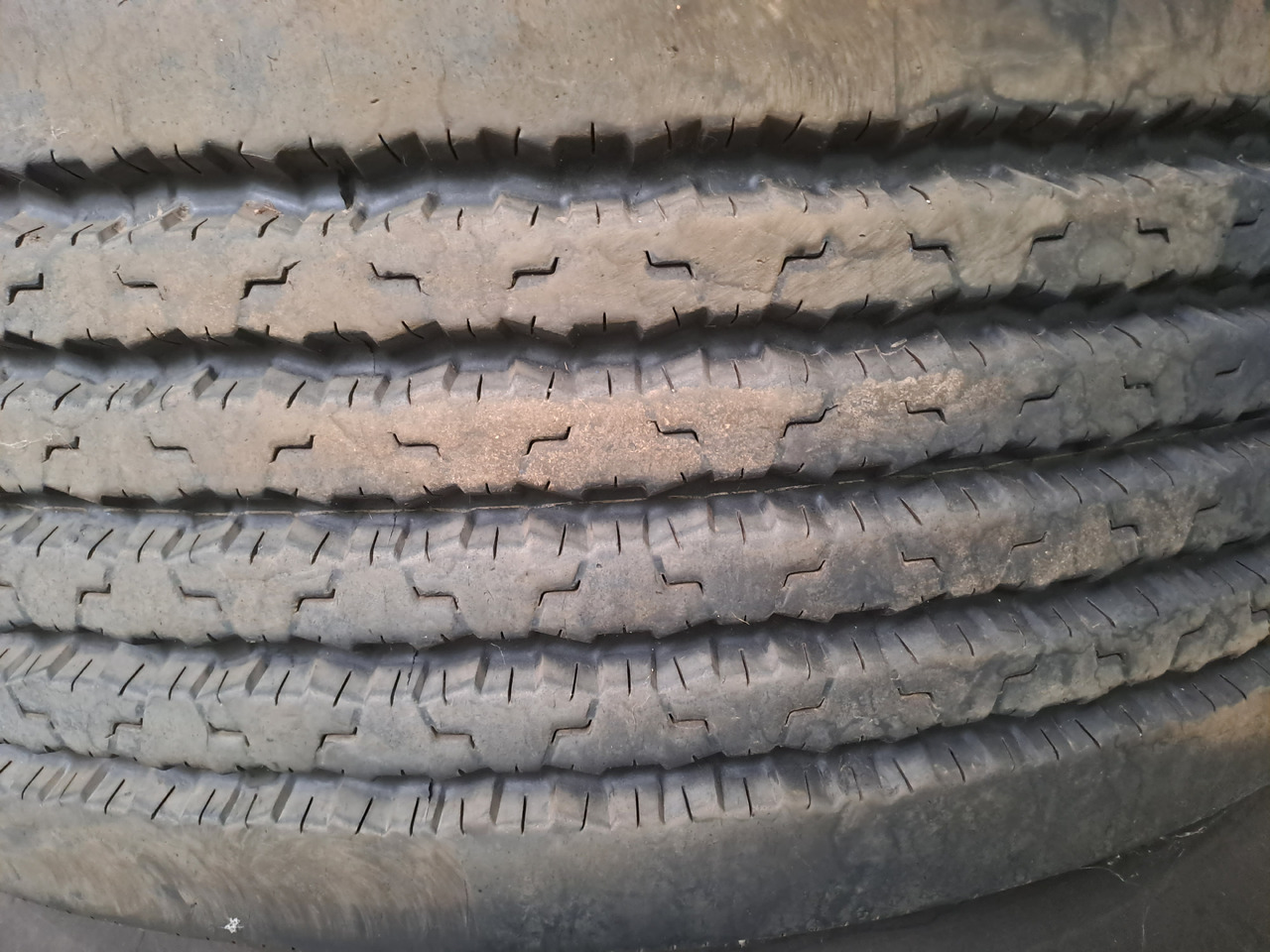 Neuwertige Lkw - Kompletträder / Reifen Firestone, Größe 425 / 65 R 22,5, Artikel - Nr. : 81.99999 - - Pneu por Camião: foto 2 Neuwertige Lkw - Kompletträder / Reifen Firestone, Größe 425 / 65 R 22,5, Artikel - Nr. : 81.99999 - - Pneu por Camião: foto 2