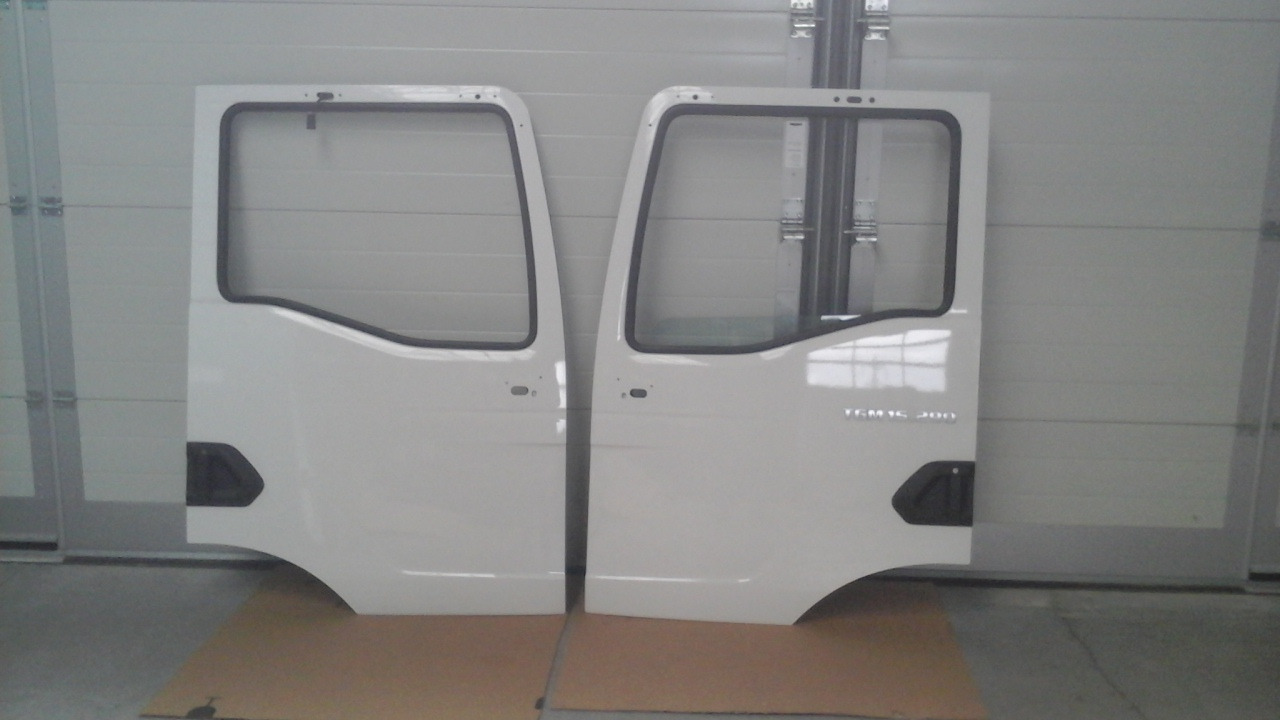 Neuwertige Türen, links und rechts, MAN TGM / TG3 15.290 Rohtüre, Artikel - Nr: 81.62600 - 4143 / 44 - Porta e peças por Camião: foto 1 Neuwertige Türen, links und rechts, MAN TGM / TG3 15.290 Rohtüre, Artikel - Nr: 81.62600 - 4143 / 44 - Porta e peças por Camião: foto 1