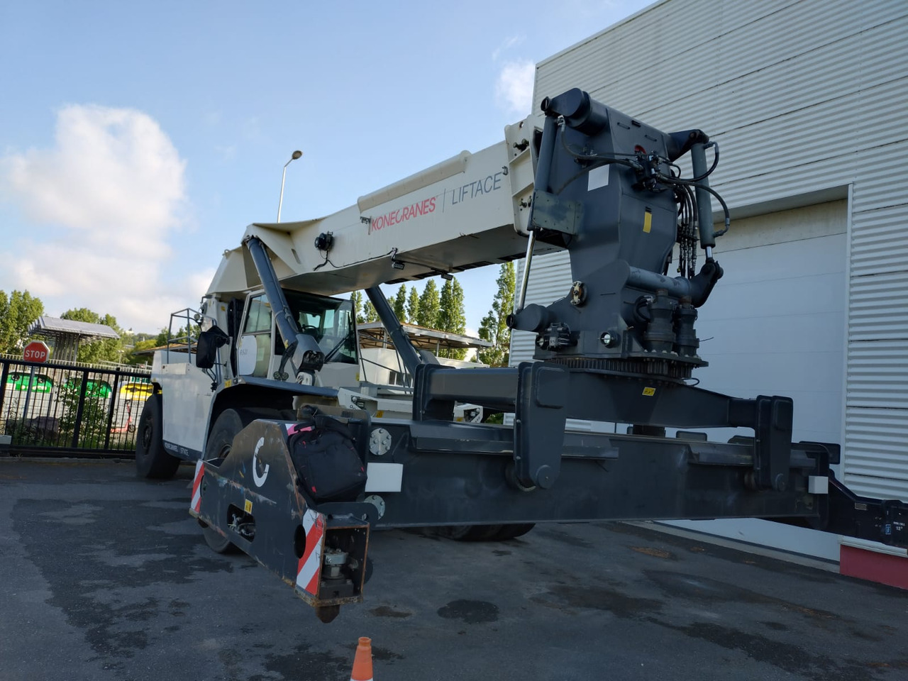 KONECRANES LiftAce 5-31 - Reachstacker porta contentores: foto 1 KONECRANES LiftAce 5-31 - Reachstacker porta contentores: foto 1