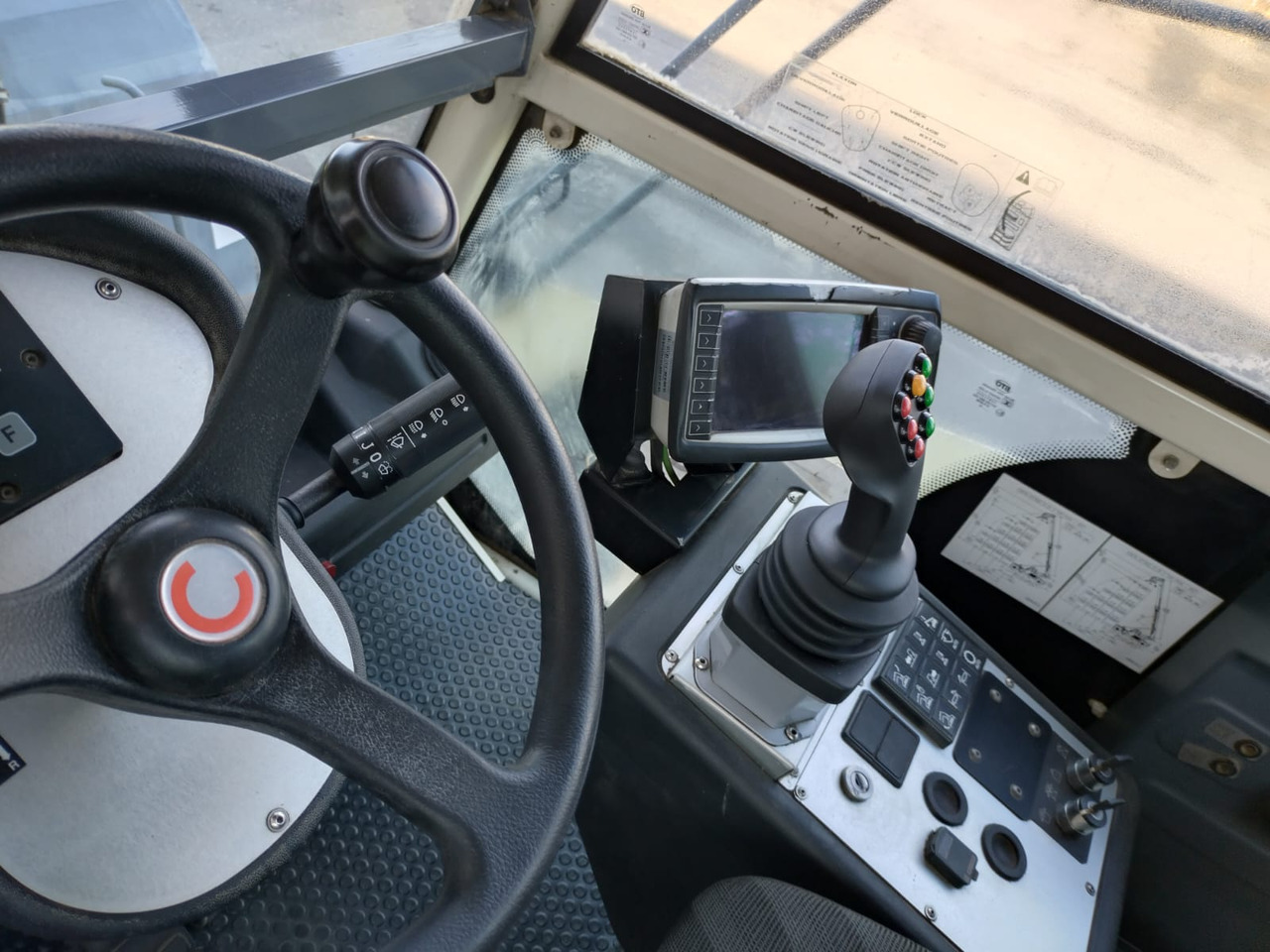 KONECRANES LiftAce 5-31 - Reachstacker porta contentores: foto 2 KONECRANES LiftAce 5-31 - Reachstacker porta contentores: foto 2