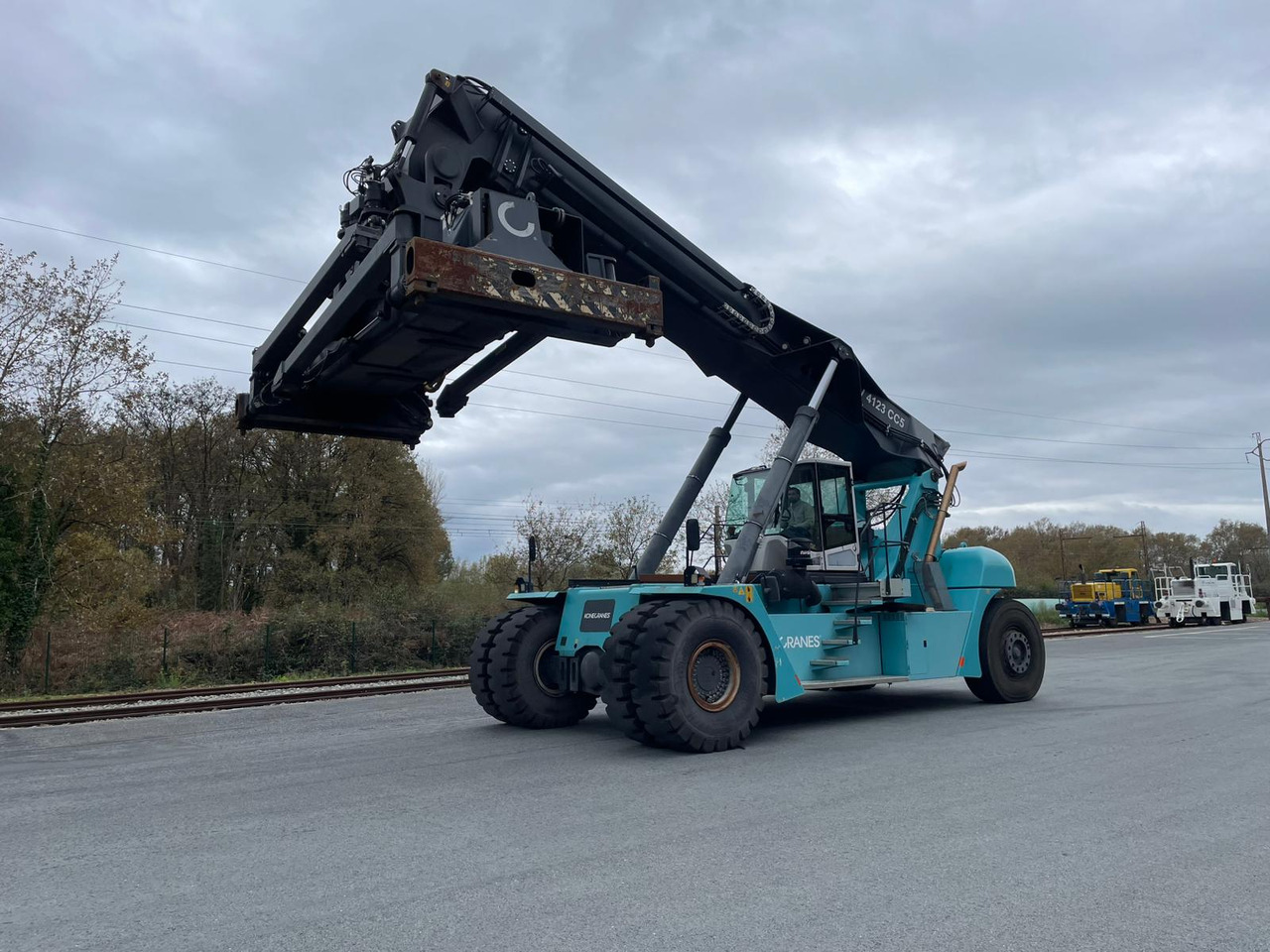 KONECRANES SMV 4123 CC5 - Reachstacker porta contentores: foto 1 KONECRANES SMV 4123 CC5 - Reachstacker porta contentores: foto 1