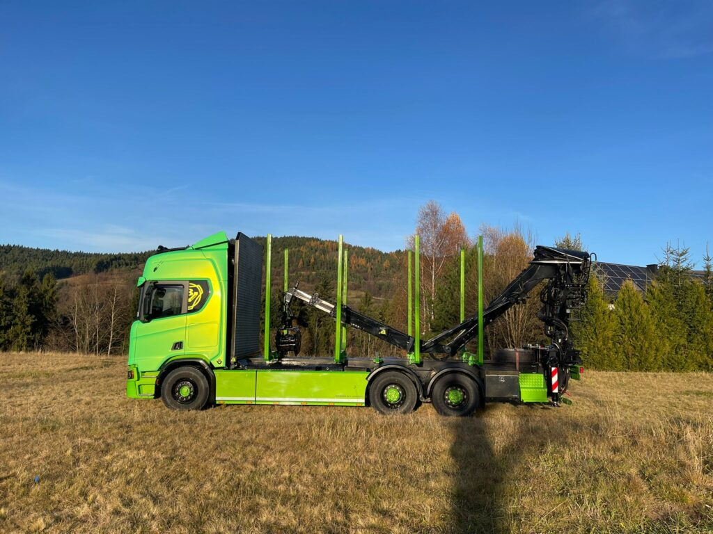 SCANIA 650 „BANDZIOR” - Camião de transporte de madeira, Camião grua: foto 5 SCANIA 650 „BANDZIOR” - Camião de transporte de madeira, Camião grua: foto 5