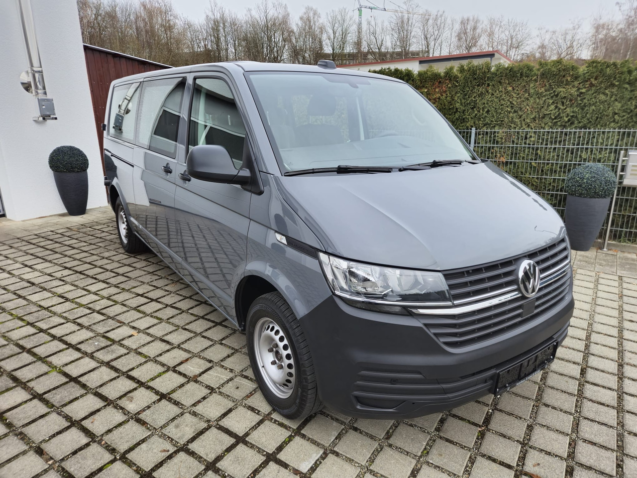 VOLKSWAGEN T6.1 Transporter Kombi LR/Navi/AppCon./6-Sitzer - Furgão de passageiros: foto 2 VOLKSWAGEN T6.1 Transporter Kombi LR/Navi/AppCon./6-Sitzer - Furgão de passageiros: foto 2