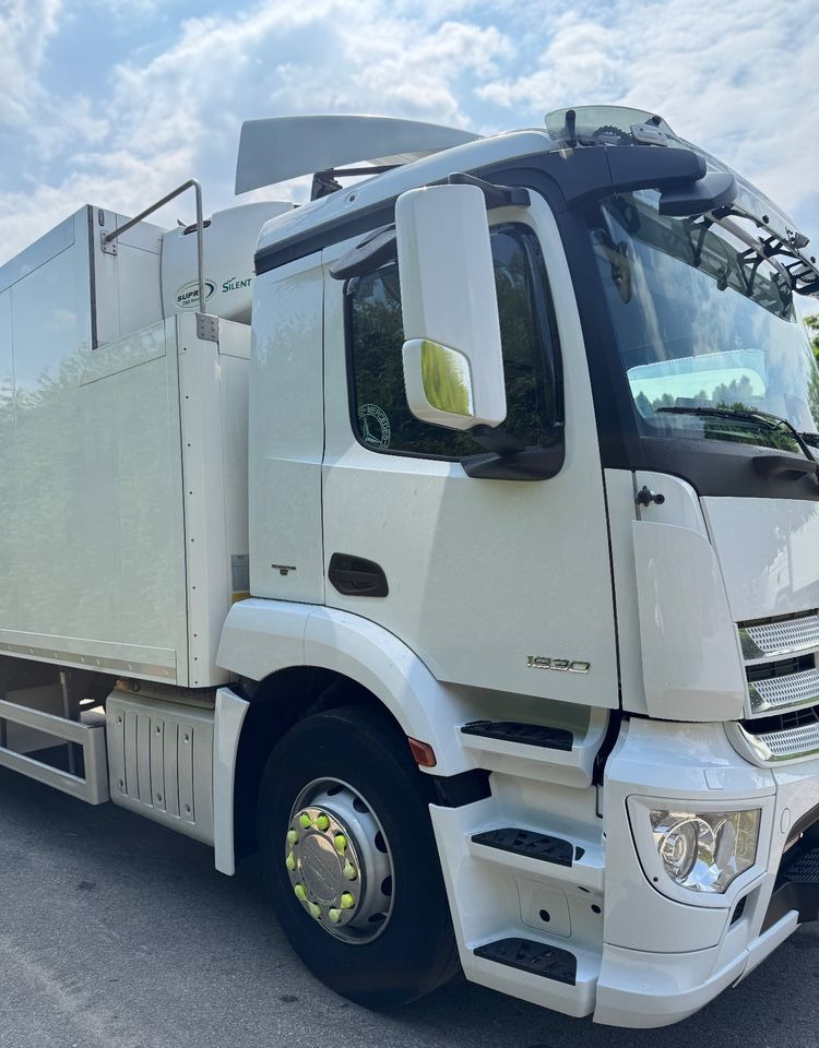 Mercedes-Benz ANTOS /1830/E 6/Chłodnia +Winda /18 Palet / Niski Przebieg122 Tys Km! - Camião frigorífico: foto 5 Mercedes-Benz ANTOS /1830/E 6/Chłodnia +Winda /18 Palet / Niski Przebieg122 Tys Km! - Camião frigorífico: foto 5