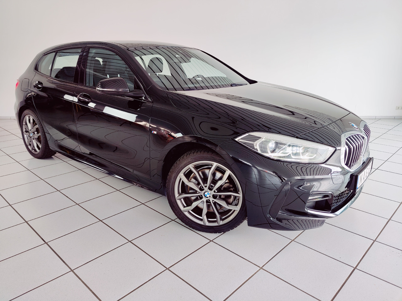 BMW 120 i M Sport RTTI LiveCockpit Head-up Navi - Sedan: foto 3 BMW 120 i M Sport RTTI LiveCockpit Head-up Navi - Sedan: foto 3