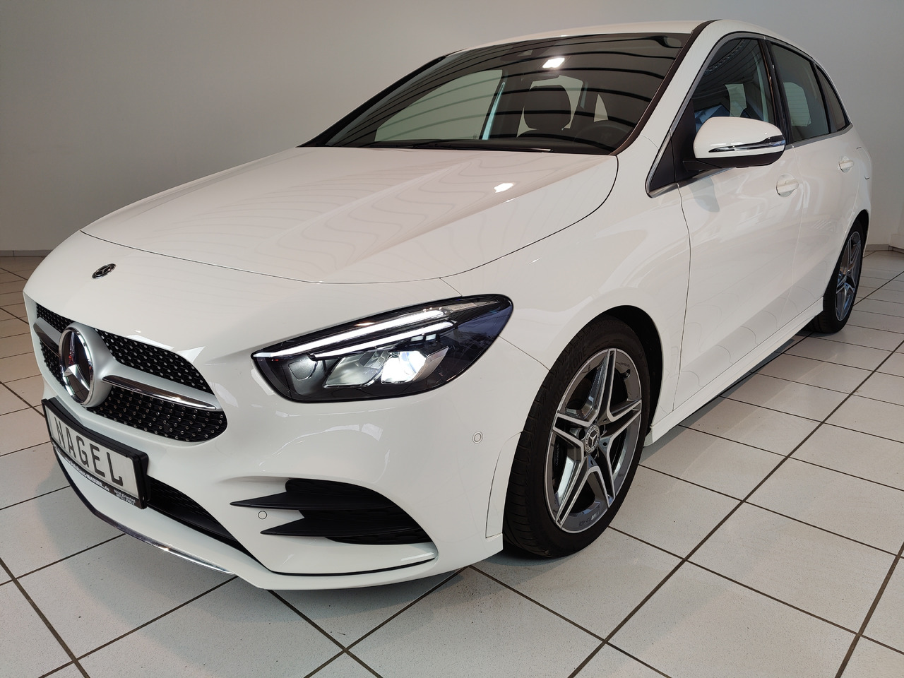 Mercedes-Benz B 200 d 8G-DCT AMG Line Kam Navi SHZ LED - Máquina de outro: foto 1 Mercedes-Benz B 200 d 8G-DCT AMG Line Kam Navi SHZ LED - Máquina de outro: foto 1