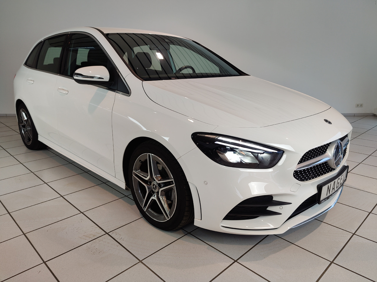 Mercedes-Benz B 200 d 8G-DCT AMG Line Kam Navi SHZ LED - Máquina de outro: foto 2 Mercedes-Benz B 200 d 8G-DCT AMG Line Kam Navi SHZ LED - Máquina de outro: foto 2