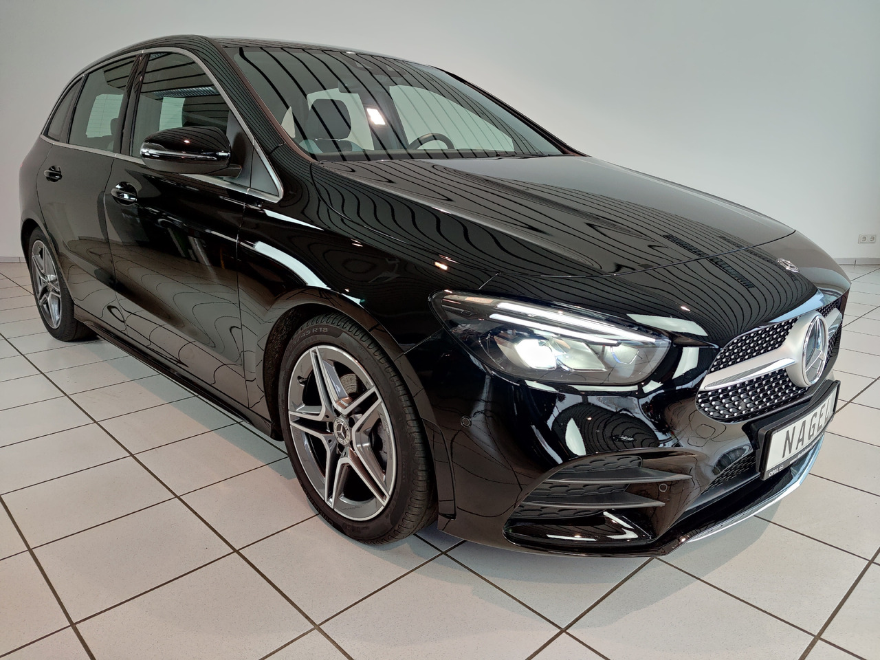 Mercedes-Benz B 200 d 8G-DCT AMG Line Navi LED Sport DAB Rükam - Máquina de outro: foto 2 Mercedes-Benz B 200 d 8G-DCT AMG Line Navi LED Sport DAB Rükam - Máquina de outro: foto 2