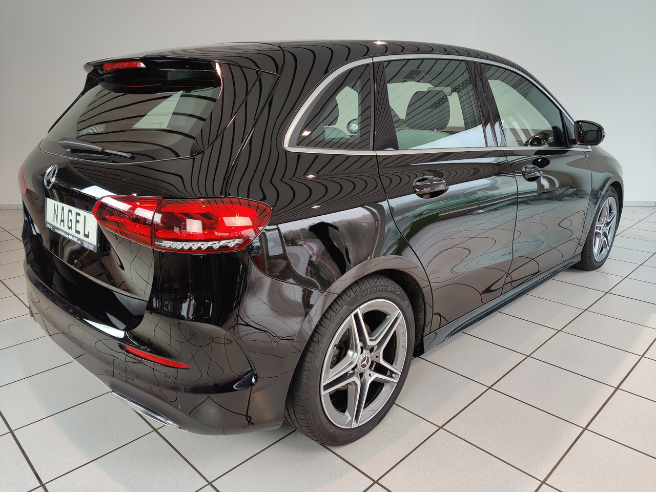 Mercedes-Benz B 200 d 8G-DCT AMG Line Navi LED Sport DAB Rükam - Máquina de outro: foto 4 Mercedes-Benz B 200 d 8G-DCT AMG Line Navi LED Sport DAB Rükam - Máquina de outro: foto 4