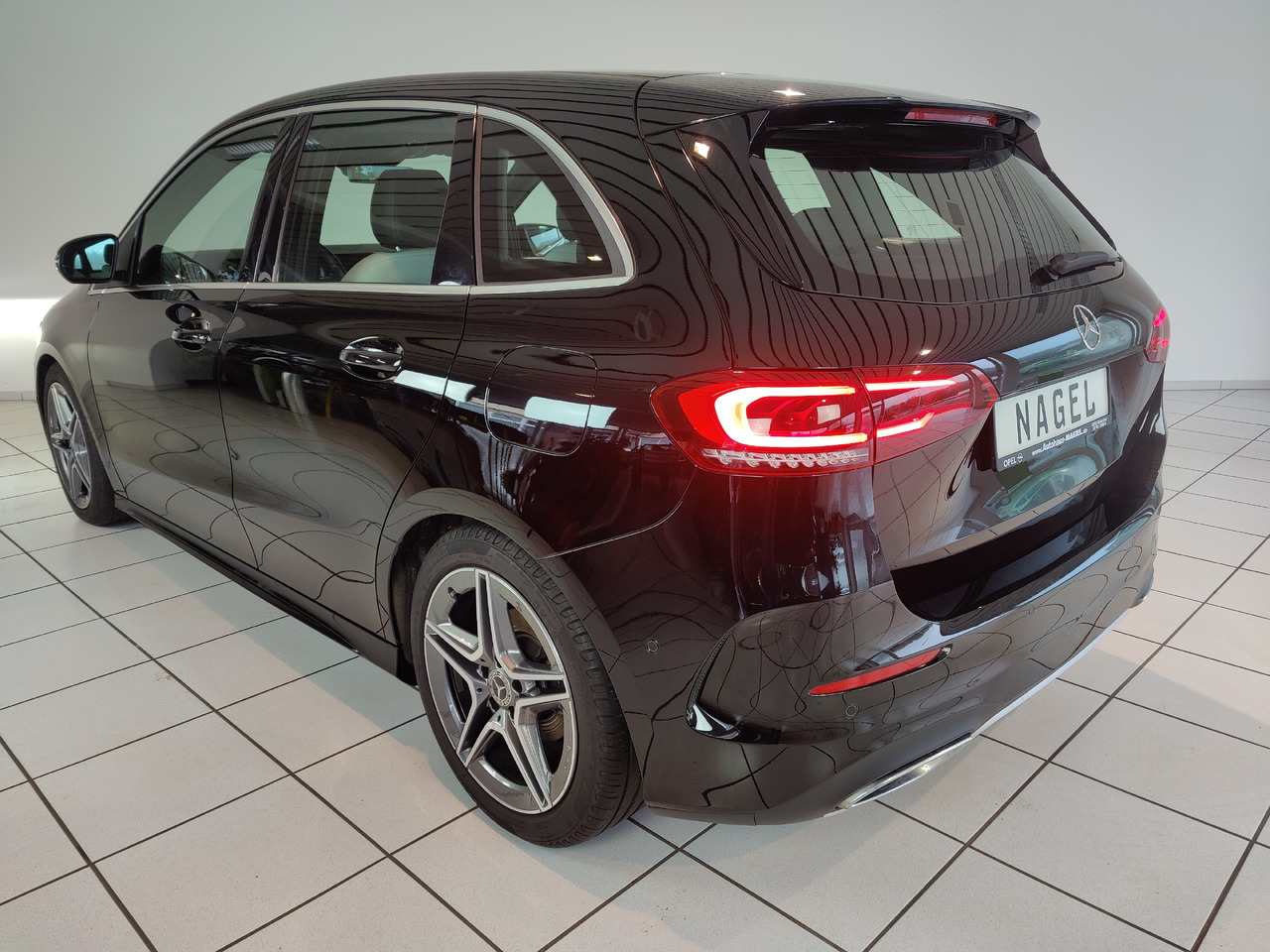 Mercedes-Benz B 200 d 8G-DCT AMG Line Navi LED Sport DAB Rükam - Máquina de outro: foto 5 Mercedes-Benz B 200 d 8G-DCT AMG Line Navi LED Sport DAB Rükam - Máquina de outro: foto 5