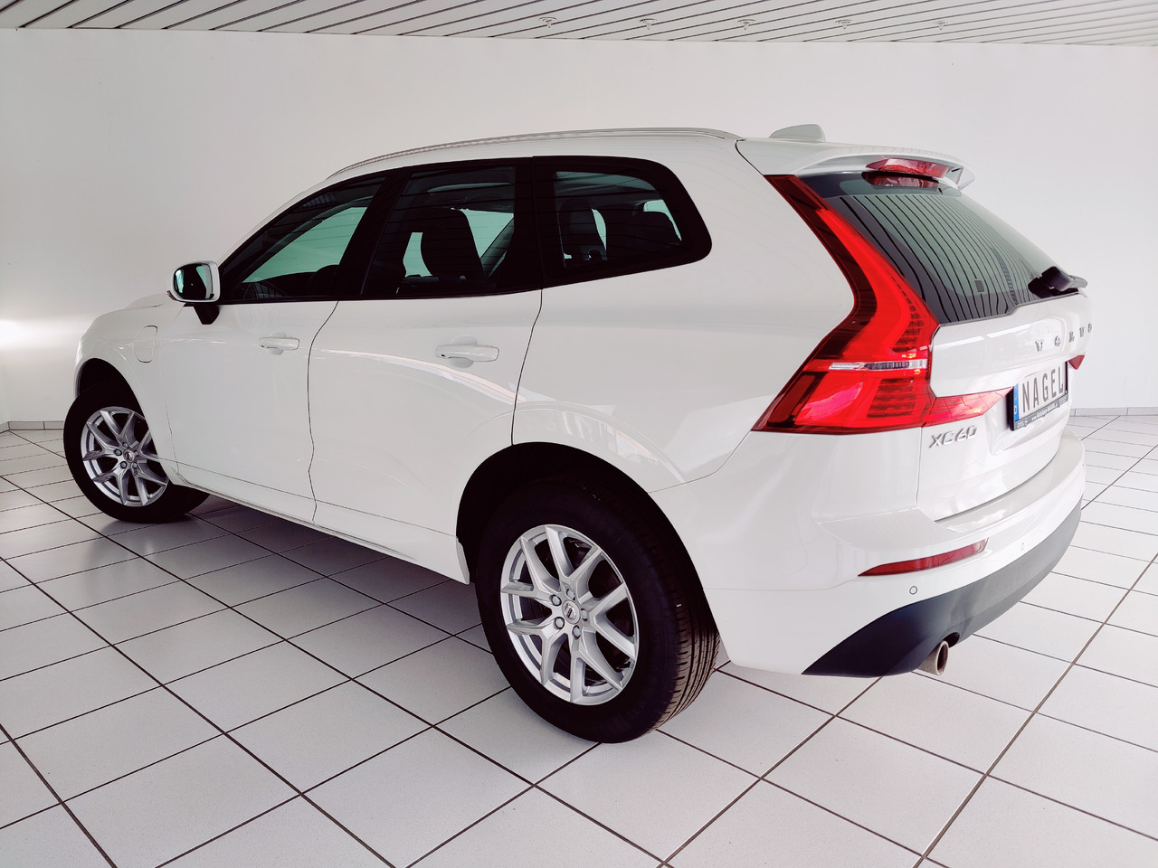 Volvo XC60 t8 twin engine Momentum Plug-In Hybrid AWD AHK Leder Navi - SUV: foto 5 Volvo XC60 t8 twin engine Momentum Plug-In Hybrid AWD AHK Leder Navi - SUV: foto 5