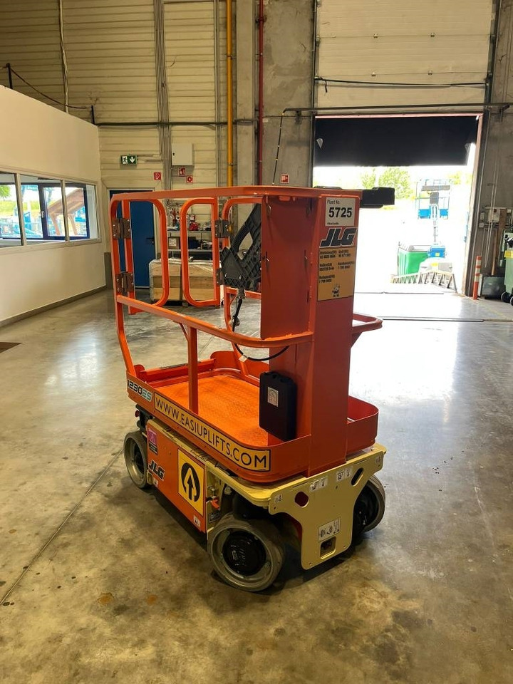 JLG 1230 ES - Plataforma de mastro vertical: foto 4 JLG 1230 ES - Plataforma de mastro vertical: foto 4