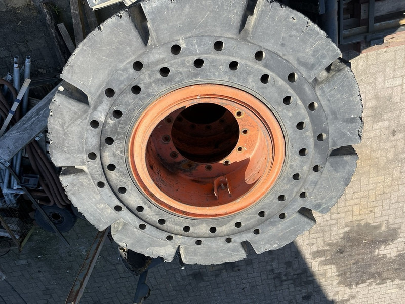 Doosan dl250 - Pneu: foto 3 Doosan dl250 - Pneu: foto 3