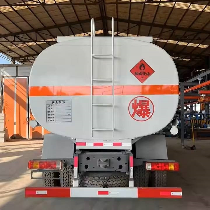 Howo 371 - Caminhão tanque: foto 5 Howo 371 - Caminhão tanque: foto 5