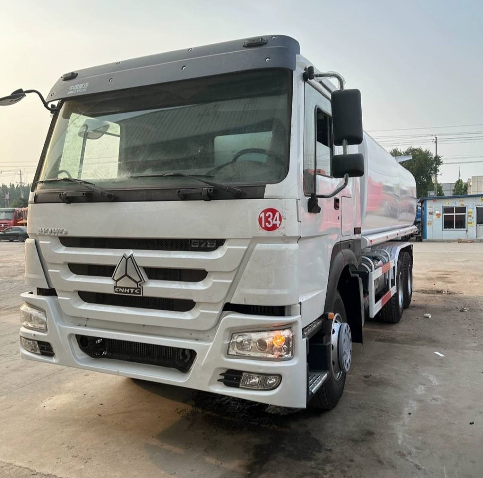 Howo 375 - Caminhão tanque: foto 2 Howo 375 - Caminhão tanque: foto 2