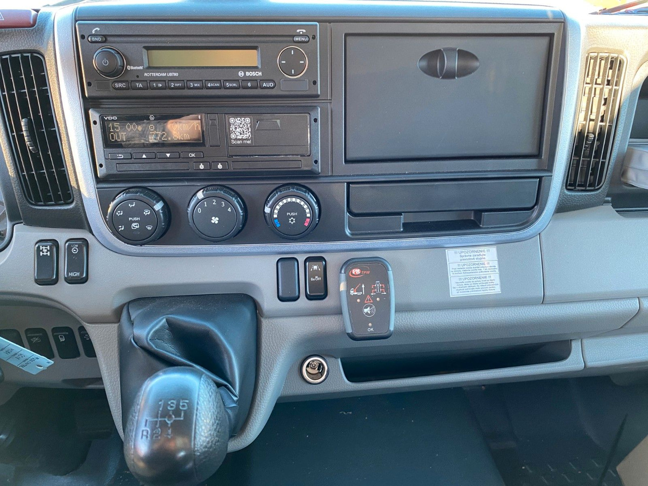 Mitsubishi FUSO CANTER 6C18 4WD PRITSCHE+PM 6522P KRAN - Carrinha de caixa aberta: foto 5 Mitsubishi FUSO CANTER 6C18 4WD PRITSCHE+PM 6522P KRAN - Carrinha de caixa aberta: foto 5