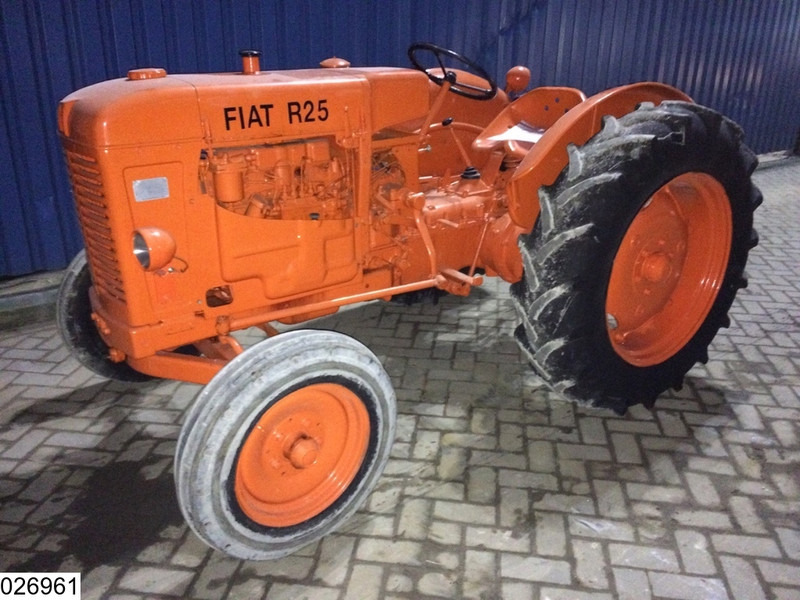 Fiat R25 2WD - Trator: foto 2 Fiat R25 2WD - Trator: foto 2