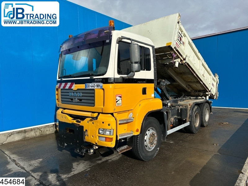 MAN TGA 26 390 6x4, Manual, Steel suspension - Camião basculante: foto 1 MAN TGA 26 390 6x4, Manual, Steel suspension - Camião basculante: foto 1