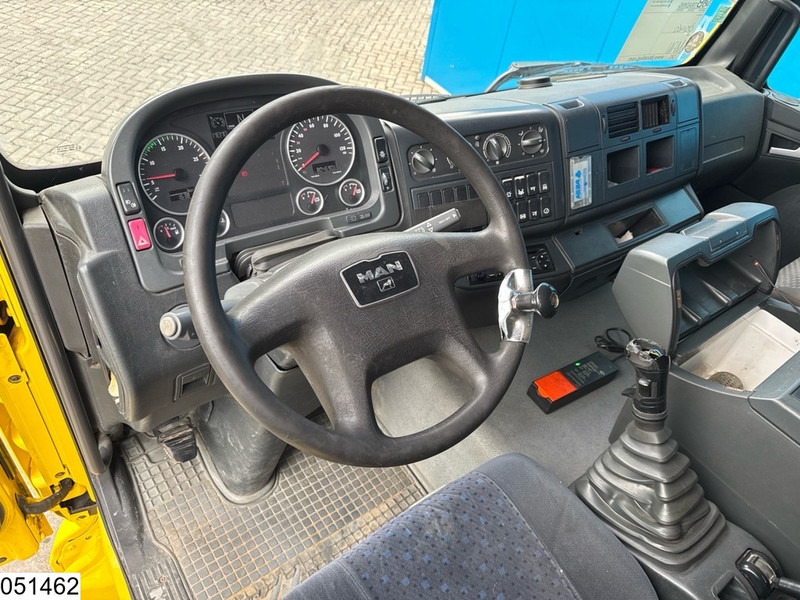 MAN TGA 35 400 8x2, Handgeschakeld, Fassi, Remote - Camião de caixa aberta/ Plataforma, Camião grua: foto 5 MAN TGA 35 400 8x2, Handgeschakeld, Fassi, Remote - Camião de caixa aberta/ Plataforma, Camião grua: foto 5