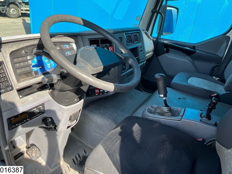 Fotografia de interior 1: Caminhão tanque Renault Midlum 220 14995 Liter, LPG GPL, Gastank, Steel