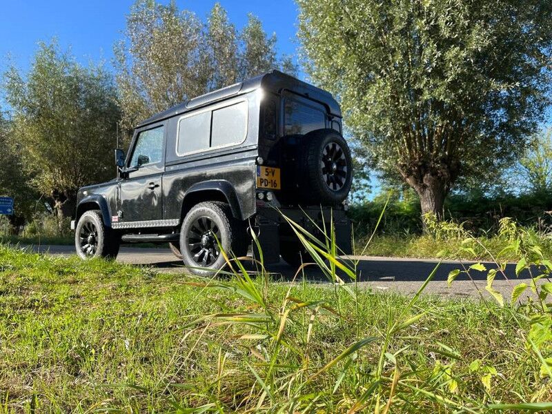 Land Rover Defender X tech with black pack - Automóvel: foto 2 Land Rover Defender X tech with black pack - Automóvel: foto 2