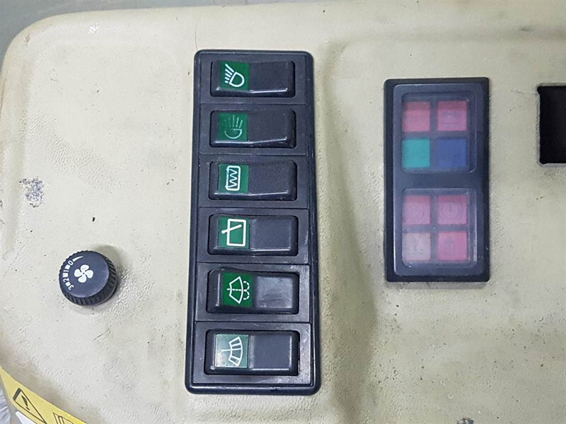 Ahlmann AZ14 - Dashboard/Console/Konsole - Cabine e interior por Máquina de construção: foto 5 Ahlmann AZ14 - Dashboard/Console/Konsole - Cabine e interior por Máquina de construção: foto 5
