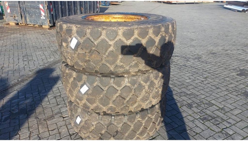 Case 521F-MTP 17.5R25-Tire/Reifen/Band - Jantes e pneus por Máquina de construção: foto 2 Case 521F-MTP 17.5R25-Tire/Reifen/Band - Jantes e pneus por Máquina de construção: foto 2