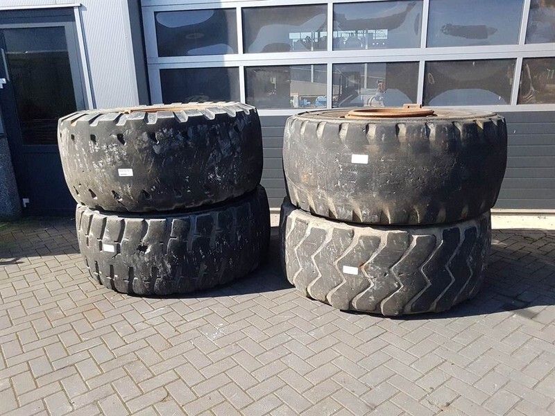 Case 921C-Michelin 26.5R25-Tire/Reifen/Band - Jantes e pneus por Máquina de construção: foto 1 Case 921C-Michelin 26.5R25-Tire/Reifen/Band - Jantes e pneus por Máquina de construção: foto 1
