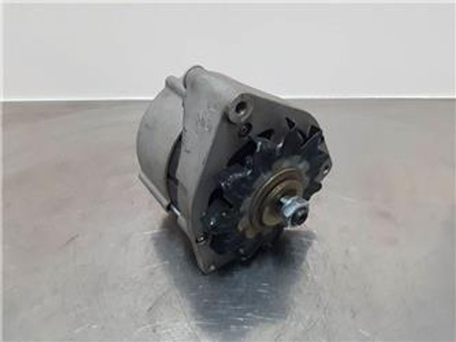 Deutz 28V 27A - Alternator/Lichtmaschine/Dynamo - Motor por Máquina de construção: foto 1 Deutz 28V 27A - Alternator/Lichtmaschine/Dynamo - Motor por Máquina de construção: foto 1