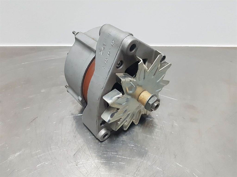 Deutz 913/1013-28V 55A-Alternator/Lichtmaschine/Dynamo - Motor por Máquina de construção: foto 1 Deutz 913/1013-28V 55A-Alternator/Lichtmaschine/Dynamo - Motor por Máquina de construção: foto 1