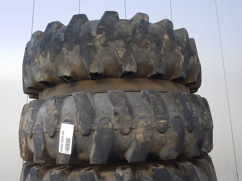 Furukawa W725LS-10.00-20-Tire/Reifen/Band - Jantes e pneus por Máquina de construção: foto 5 Furukawa W725LS-10.00-20-Tire/Reifen/Band - Jantes e pneus por Máquina de construção: foto 5