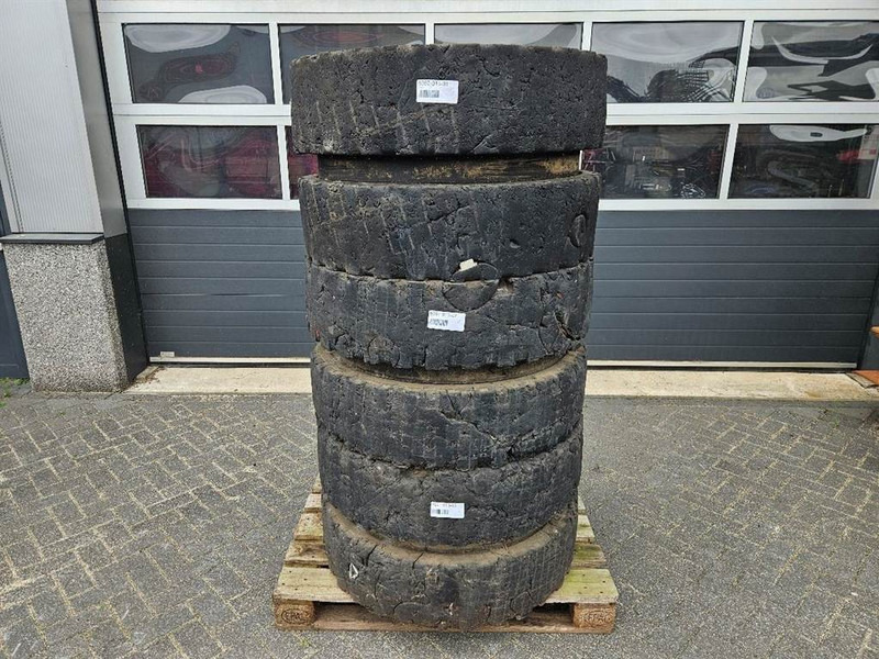 Liebherr 10.00-20 - Tire/Reifen/Band - Jantes e pneus por Máquina de construção: foto 1 Liebherr 10.00-20 - Tire/Reifen/Band - Jantes e pneus por Máquina de construção: foto 1