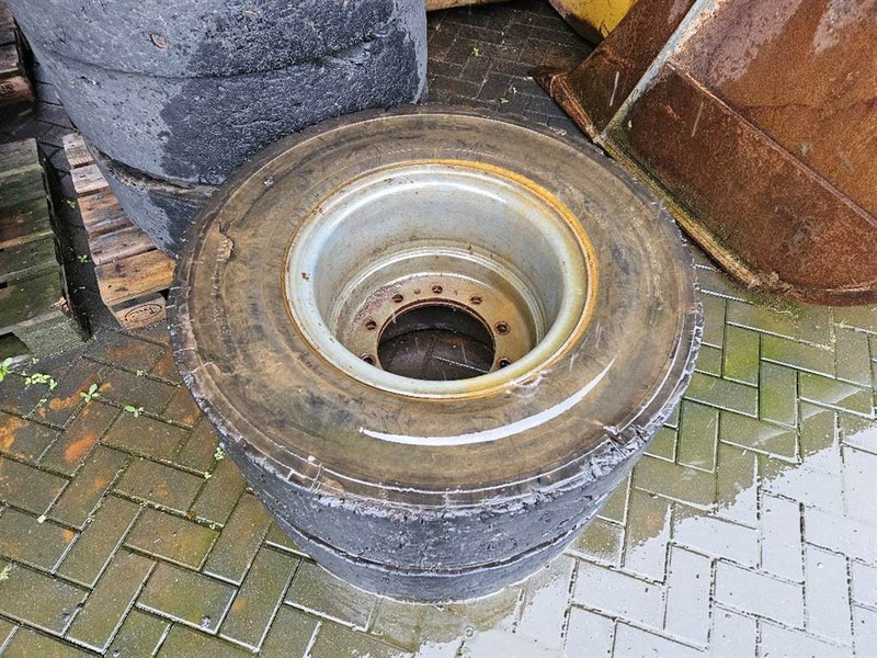 Liebherr 12.00-20 SOLID - Tire/Reifen/Band - Jantes e pneus por Máquina de construção: foto 3 Liebherr 12.00-20 SOLID - Tire/Reifen/Band - Jantes e pneus por Máquina de construção: foto 3