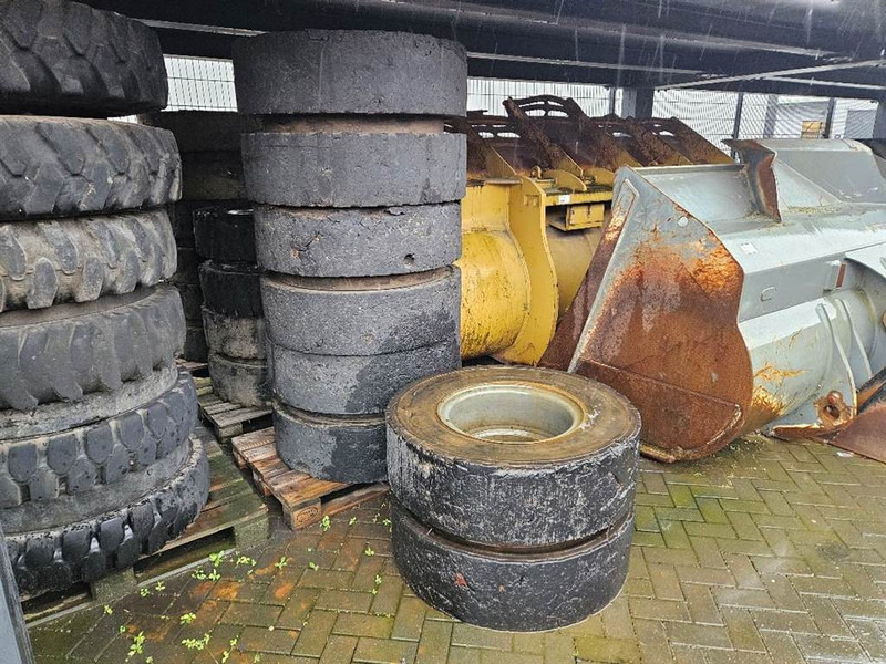 Liebherr 12.00-20 SOLID - Tire/Reifen/Band - Jantes e pneus por Máquina de construção: foto 2 Liebherr 12.00-20 SOLID - Tire/Reifen/Band - Jantes e pneus por Máquina de construção: foto 2