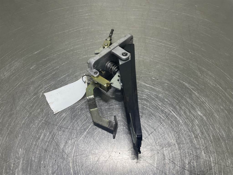 Liebherr A316-5006144-Brake pedal - Cabine e interior por Máquina de construção: foto 3 Liebherr A316-5006144-Brake pedal - Cabine e interior por Máquina de construção: foto 3