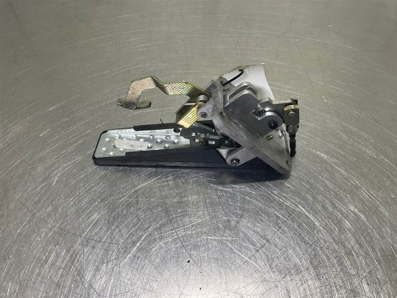 Liebherr A316-5006144-Brake pedal - Cabine e interior por Máquina de construção: foto 4 Liebherr A316-5006144-Brake pedal - Cabine e interior por Máquina de construção: foto 4