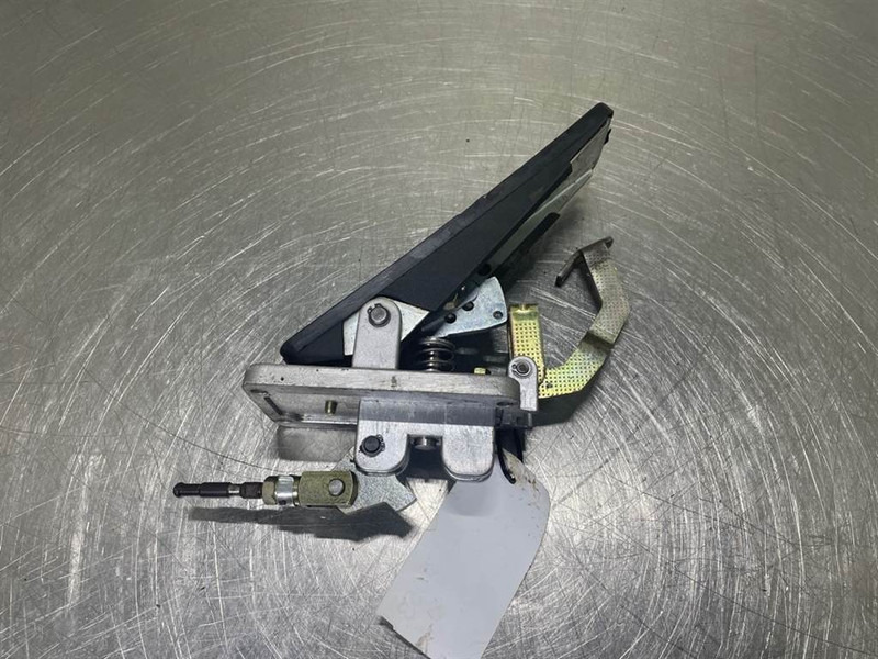 Liebherr A316-5006144-Brake pedal - Cabine e interior por Máquina de construção: foto 1 Liebherr A316-5006144-Brake pedal - Cabine e interior por Máquina de construção: foto 1