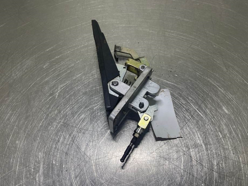 Liebherr A316-5006144-Brake pedal - Cabine e interior por Máquina de construção: foto 2 Liebherr A316-5006144-Brake pedal - Cabine e interior por Máquina de construção: foto 2