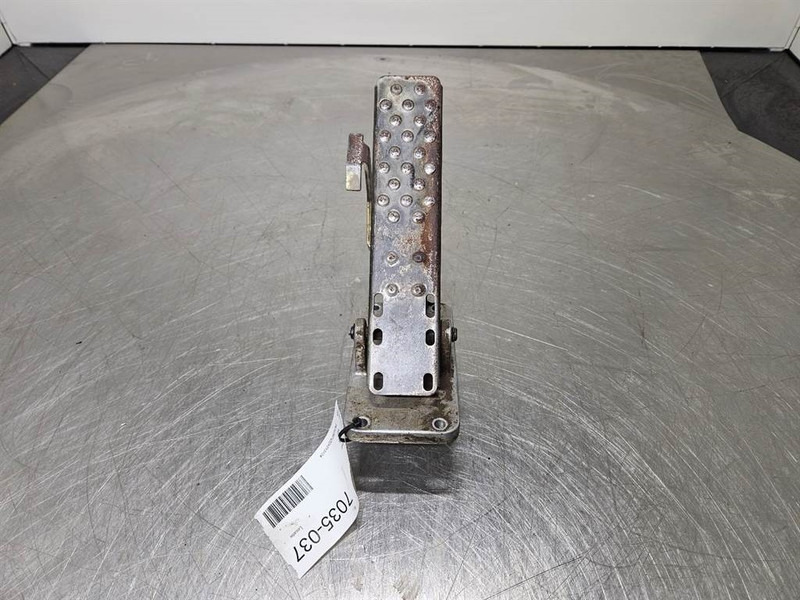 Liebherr A924B-7024466-Brake pedal/Bremspedal/Rempedaal - Cabine e interior por Máquina de construção: foto 2 Liebherr A924B-7024466-Brake pedal/Bremspedal/Rempedaal - Cabine e interior por Máquina de construção: foto 2
