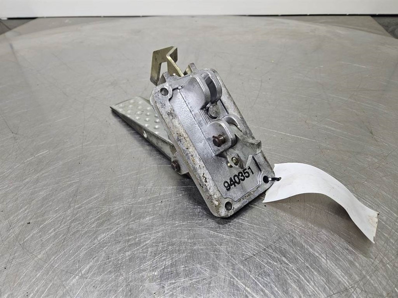 Liebherr A924B-7024466-Brake pedal/Bremspedal/Rempedaal - Cabine e interior por Máquina de construção: foto 4 Liebherr A924B-7024466-Brake pedal/Bremspedal/Rempedaal - Cabine e interior por Máquina de construção: foto 4