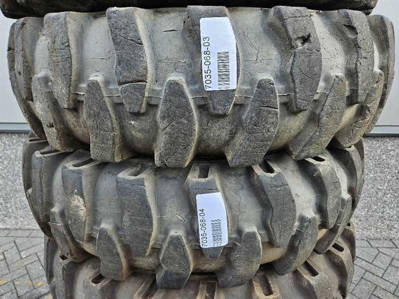 Liebherr A924B-Athletik 10.00-20-Tire/Reifen/Band - Jantes e pneus por Máquina de construção: foto 4 Liebherr A924B-Athletik 10.00-20-Tire/Reifen/Band - Jantes e pneus por Máquina de construção: foto 4