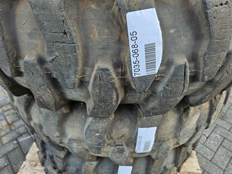 Liebherr A924B-Athletik 10.00-20-Tire/Reifen/Band - Jantes e pneus por Máquina de construção: foto 3 Liebherr A924B-Athletik 10.00-20-Tire/Reifen/Band - Jantes e pneus por Máquina de construção: foto 3