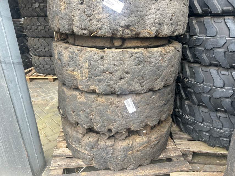 Liebherr A934C-12.00-20-Tire/Reifen/Band - Jantes e pneus por Máquina de construção: foto 2 Liebherr A934C-12.00-20-Tire/Reifen/Band - Jantes e pneus por Máquina de construção: foto 2