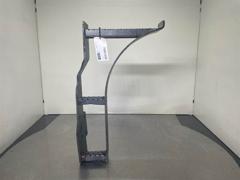 Liebherr A934C-94000166-Stair panel/Trittstufen/Traptreden - Estrutura/ Châssis por Máquina de construção: foto 1 Liebherr A934C-94000166-Stair panel/Trittstufen/Traptreden - Estrutura/ Châssis por Máquina de construção: foto 1