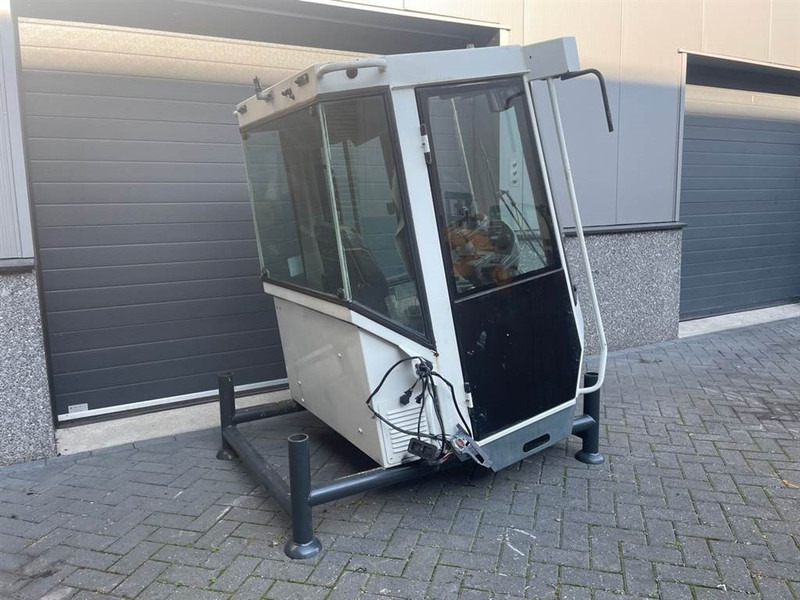 Liebherr L514 Speeder-9841079-Cabin/Kabine/Cabine - Cabine e interior por Máquina de construção: foto 5 Liebherr L514 Speeder-9841079-Cabin/Kabine/Cabine - Cabine e interior por Máquina de construção: foto 5