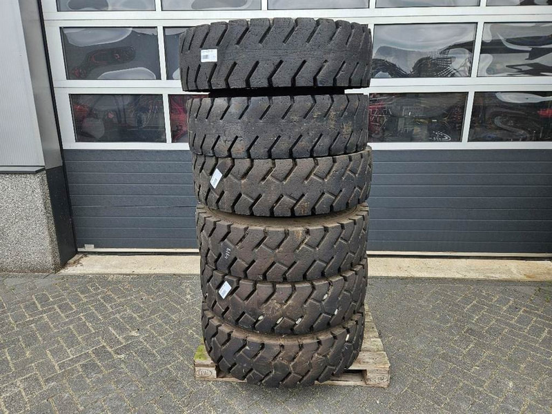 Liebherr LH24M-Michelin 11.00R20-Tyre/Reifen/Band - Jantes e pneus por Máquina de construção: foto 1 Liebherr LH24M-Michelin 11.00R20-Tyre/Reifen/Band - Jantes e pneus por Máquina de construção: foto 1