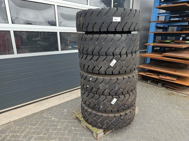 Liebherr LH24M-Michelin 11.00R20-Tyre/Reifen/Band - Jantes e pneus por Máquina de construção: foto 3 Liebherr LH24M-Michelin 11.00R20-Tyre/Reifen/Band - Jantes e pneus por Máquina de construção: foto 3