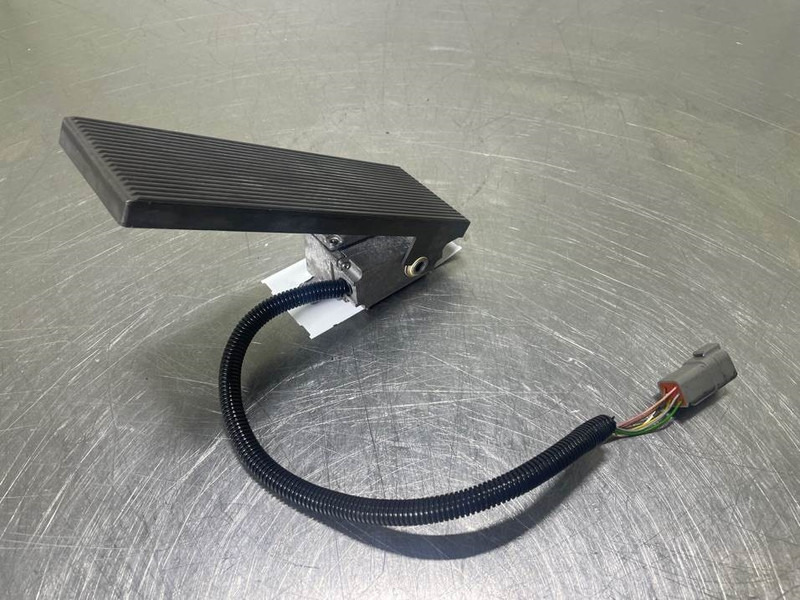 Mecalac 12MTX-5270656-Gas pedal - Cabine e interior por Máquina de construção: foto 1 Mecalac 12MTX-5270656-Gas pedal - Cabine e interior por Máquina de construção: foto 1