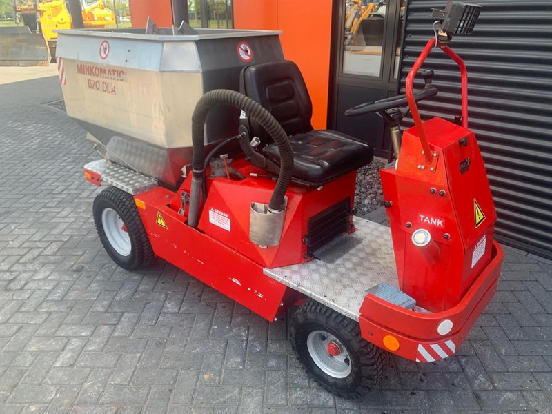 NORCAR MINKOMATIC 670 DLA - Equipamento de gado: foto 1 NORCAR MINKOMATIC 670 DLA - Equipamento de gado: foto 1